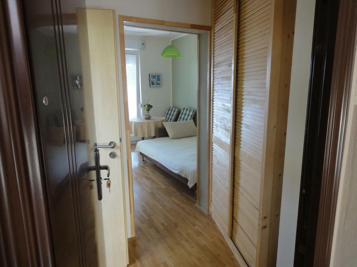 Apartment Studio Mia-Beach In Split Exterior photo